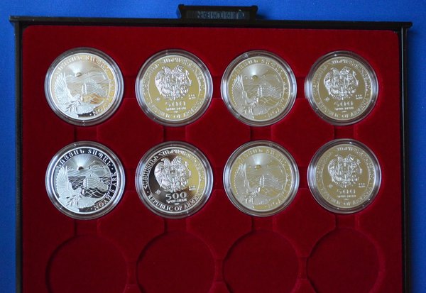 Lindner 2620 muntenbox rookglas voor Armenie munten
